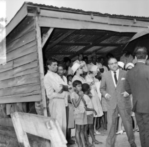 Prinses Beatrix in Suriname, aankomst in Henarpolder, Bestanddeelnr 917-5189