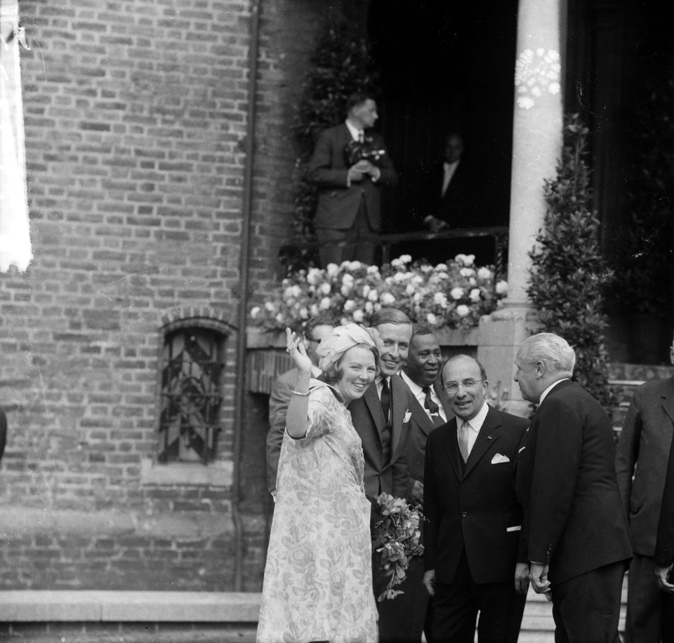 Prinses Beatrix, Claus von Amsberg, minister president Cals (voorgrond rechts) e, Bestanddeelnr 917-9153
