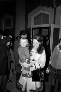 Prinses Beatrix , prins Claus en de drie kinderen vertrekken naar Lech voor wint, Bestanddeelnr 923-3328