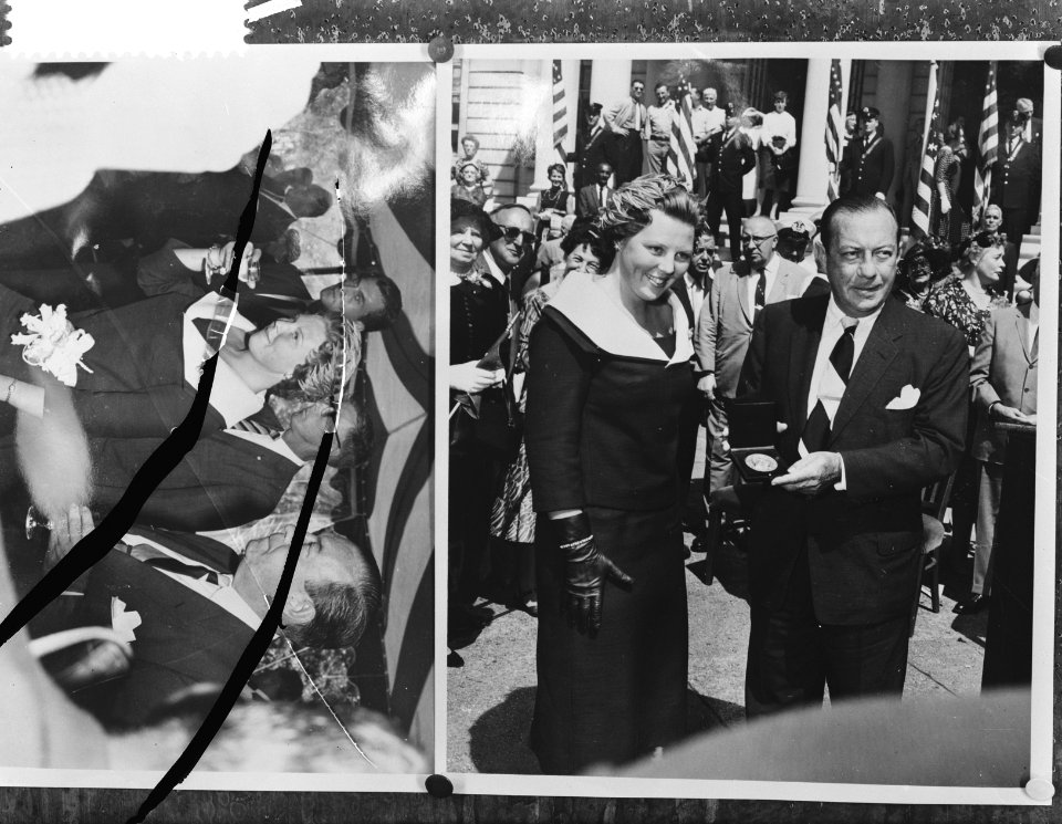 Prinses Beatrix in de Verenigde Staten , aanbieden van medaille door burgemeeste, Bestanddeelnr 910-6725