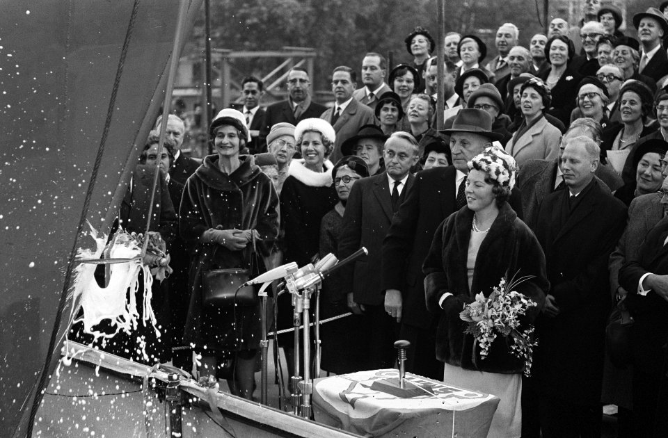 Prinses Beatrix , de motorsleepboot Zwarte Zee op Jenk Smits Scheepswerven te wa, Bestanddeelnr 914-4032
