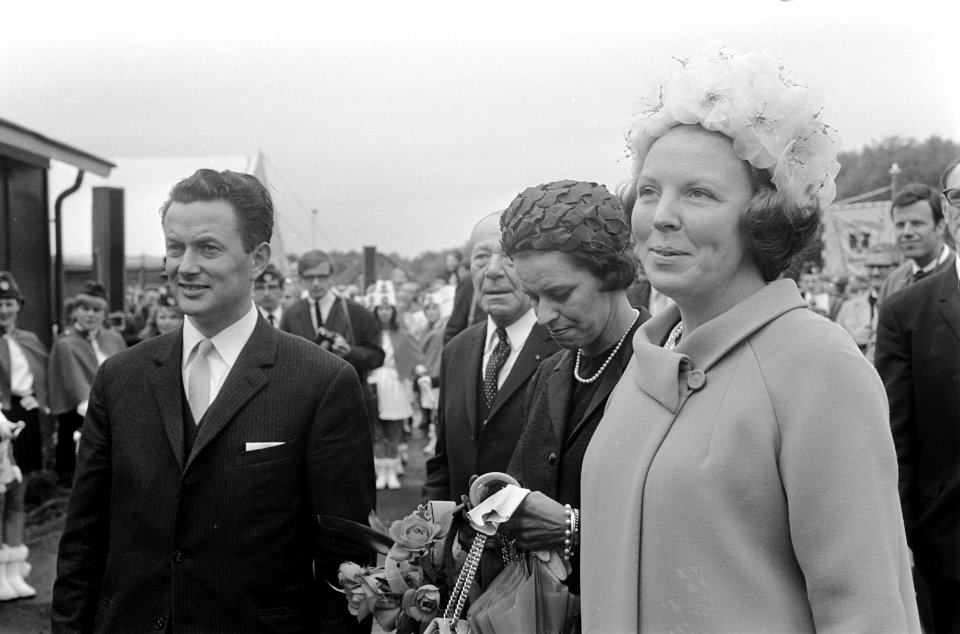 Prinses Beatrix in Drenthe opende vakantiecentrum prins Willem Alexander in Rode, Bestanddeelnr 921-3336