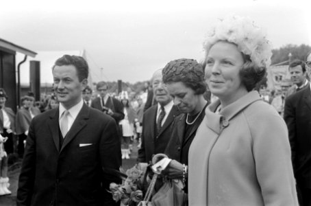 Prinses Beatrix in Drenthe opende vakantiecentrum prins Willem Alexander in Rode, Bestanddeelnr 921-3336