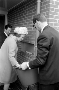 Prinses Beatrix in Drenthe opende vakantiecentrum prins Willem Alexander in Rode, Bestanddeelnr 921-3333