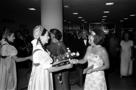 Prinses Beatrix en Prinses Margriet woonden opening Holland Festival bij in Nede, Bestanddeelnr 922-5227