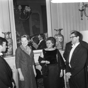 Prinses Beatrix in Kurzaal einduitvoering van het Koninklijk Conservatorium bijg, Bestanddeelnr 917-2392