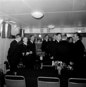 Prinselijk paar in Den Helder. De prins op het logementsschip Hr. Ms. Neptunus…, Bestanddeelnr 902-8189