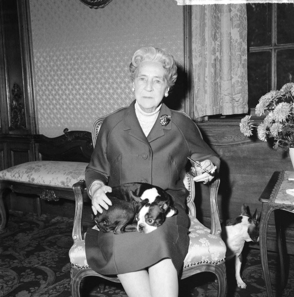 Prinses Armgard 18 december 81 jaar, hier op kasteel Warmelo, Bestanddeelnr 917-2544