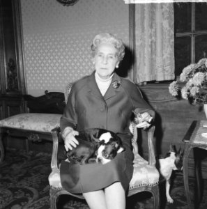 Prinses Armgard 18 december 81 jaar, hier op kasteel Warmelo, Bestanddeelnr 917-2544