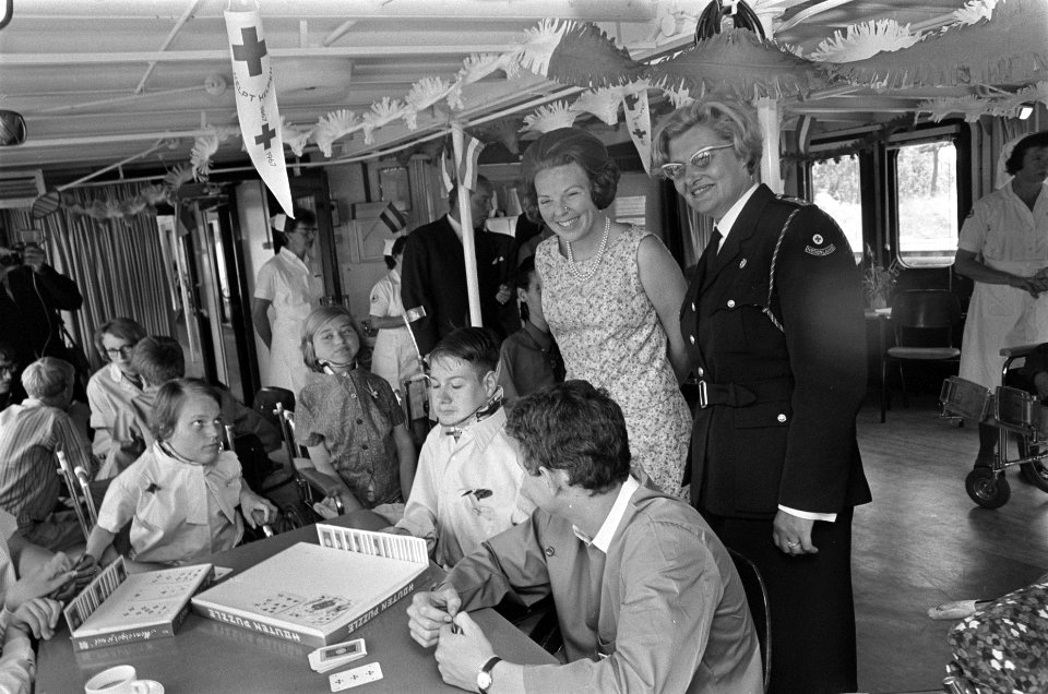 Prinses Beatrix op hospitaalschip Henri Dunant, Bestanddeelnr 920-5146