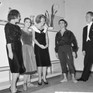 Prinses Beatrix aanwezig in stadsschouwburg te Utrecht, balletuitvoering Nationa, Bestanddeelnr 917-3138