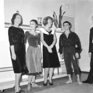 Prinses Beatrix aanwezig in stadsschouwburg te Utrecht, balletuitvoering Nationa, Bestanddeelnr 917-3137
