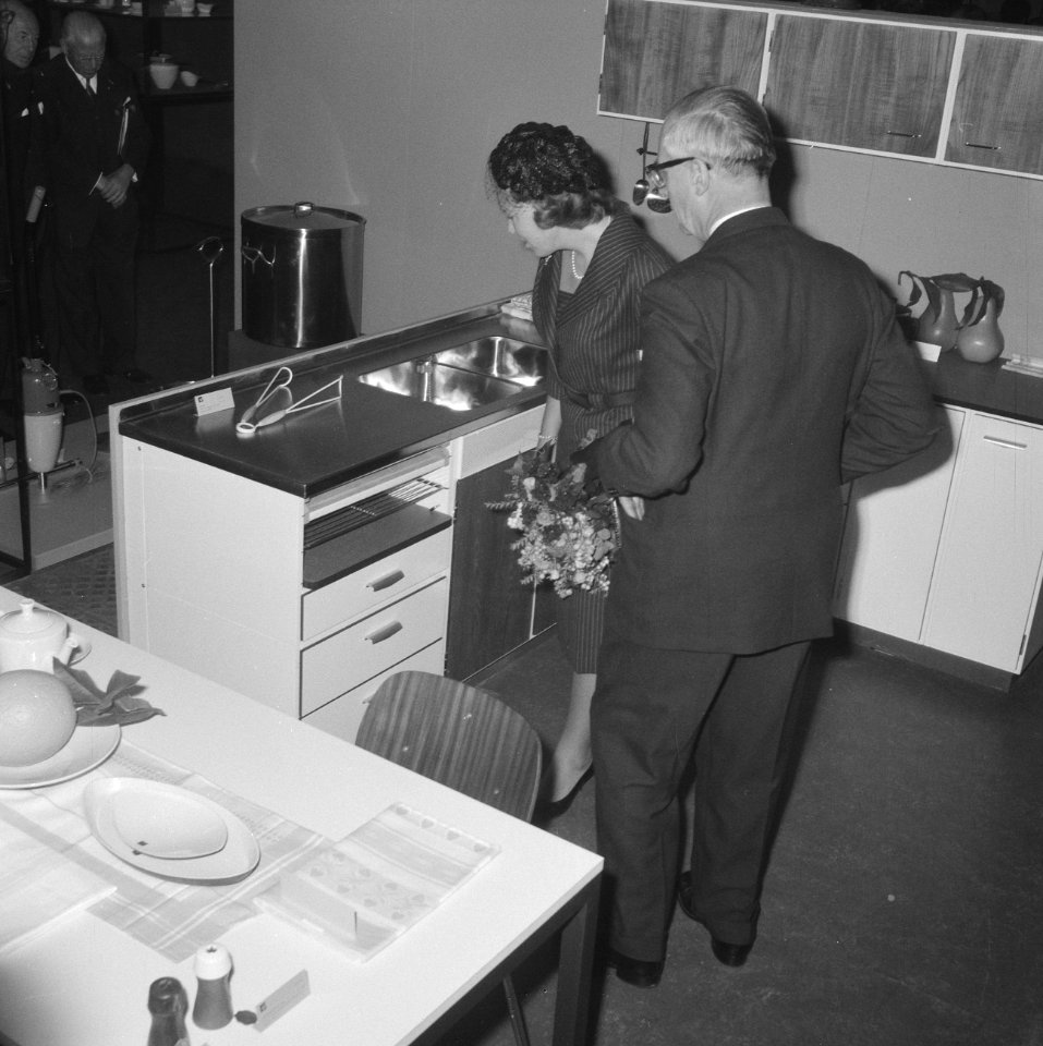 Prinses Beatrix opende tentoonstelling in Koopmansbeurs, Bestanddeelnr 914-4124