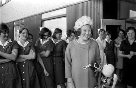Prinses Beatrix in Drenthe opende vakantiecentrum prins Willem Alexander in Rode, Bestanddeelnr 921-3324