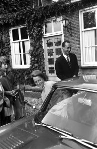 Prinses Irene en Prins Hugo in Nederland, Prinses Irene en Prins Hugo bij hun au, Bestanddeelnr 916-8989