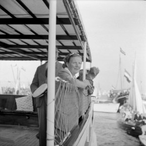 Prinses Juliana aan de reling, Bestanddeelnr 255-7626