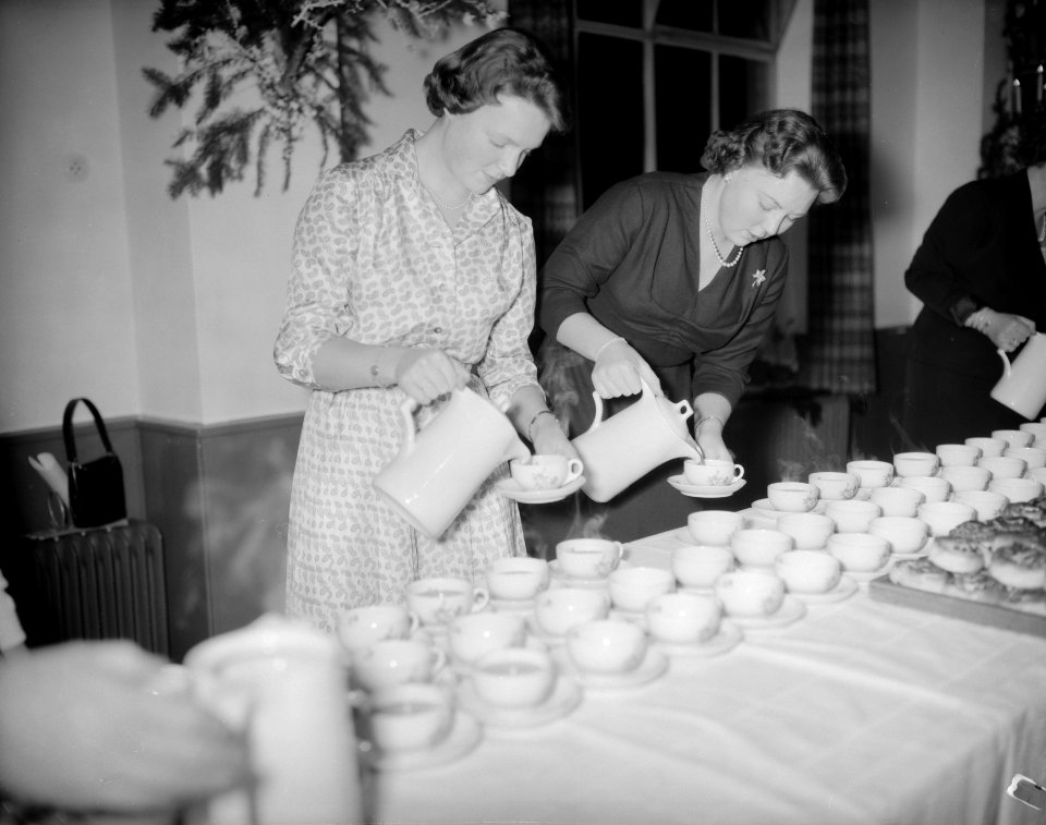 Prinses Irene en Prinses Beatrix, Bestanddeelnr 909-2047