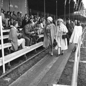 Prinses Irene op CHIO te Rotterdam Prinses Irene met haar oma prinses Armgard o, Bestanddeelnr 915-4880