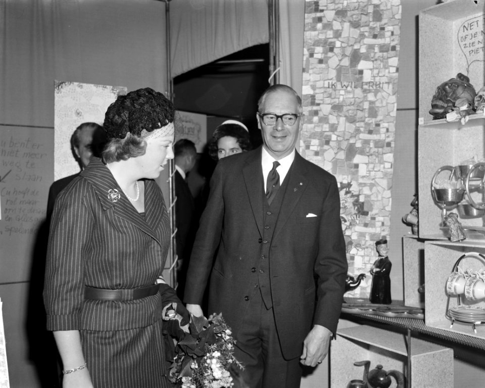 Prinses Beatrix opende tentoonstelling in Koopmansbeurs, Bestanddeelnr 914-4114