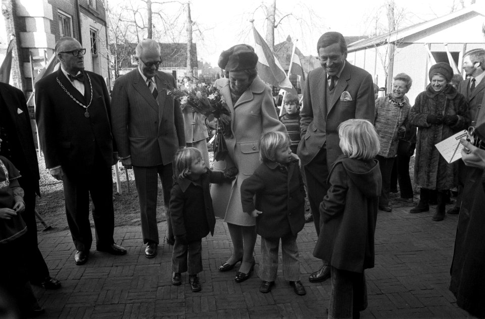 Prinses Beatrix, Prins Claus en v.l.n.r. de prinsen Constantijn, Johan Friso en , Bestanddeelnr 926-9793