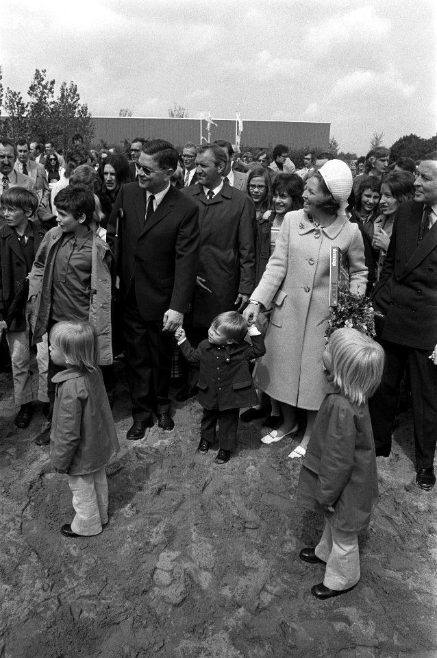 Prinses Beatrix, prins Claus en de kinderen, Bestanddeelnr 925-6369