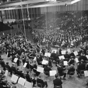 Prinses Beatrix op Concert van het Nationaal Jeugd Orkest in de RAI te Amsterdam, Bestanddeelnr 915-1747