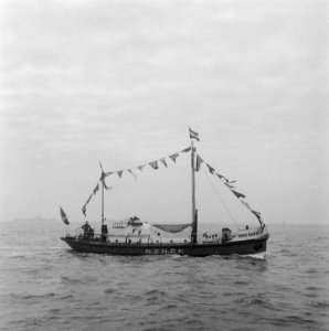 Prinselijk paar in Den Helder. Motorboot Dorus Rijkers van de NZHRM, Bestanddeelnr 902-8200
