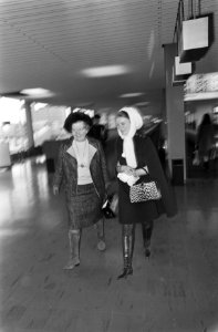 Prinses Irene vertrekt naar Madrid en wordt uitgezwaaid door koningin Juliana, Bestanddeelnr 920-9398