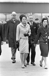 Prinses Irene vanaf Schiphol naar Parijs vertrokken, Prinses Irene op Schiphol, Bestanddeelnr 916-2791