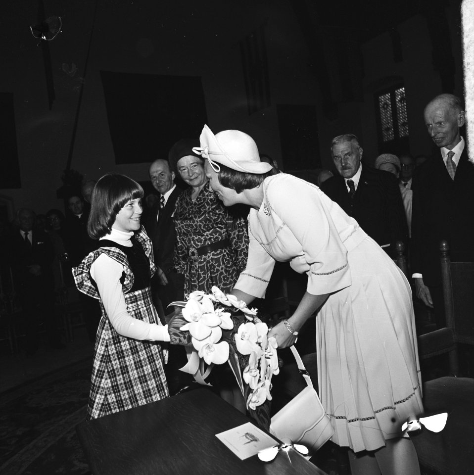 Prinses Beatrix in ridderzaal bij 50-jarig jubileum Haagse Academie voor het rec, Bestanddeelnr 926-5726