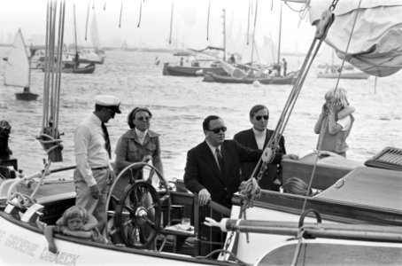 Prinses Beatrix aan het roer, Bestanddeelnr 928-0462