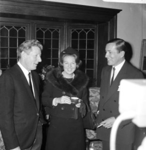 Prinses Beatrix, prins Claus en Danny Kaye na afloop van de Unicef Tv-uitzending, Bestanddeelnr 919-8144