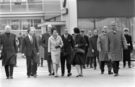 Prinses Irene vanaf Schiphol naar Parijs vertrokken, Prinses Irene op Schiphol, Bestanddeelnr 916-2792