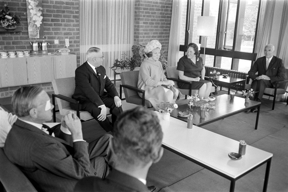 Prinses Beatrix in Drenthe opende vakantiecentrum prins Willem Alexander in Rode, Bestanddeelnr 921-3338
