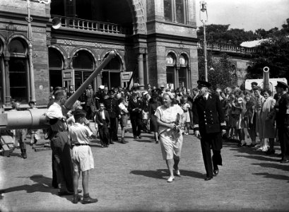 Prinses Juliana bezoekt de tentoonstelling zeemacht, Bestanddeelnr 902-3026