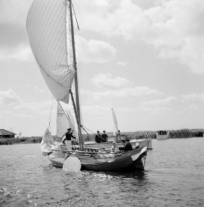 Prinses Juliana in het zeilschip Mercurius, Bestanddeelnr 255-7474