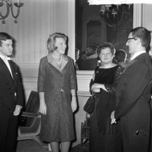 Prinses Beatrix in Kurzaal einduitvoering van het Koninklijk Conservatorium bijg, Bestanddeelnr 917-2389