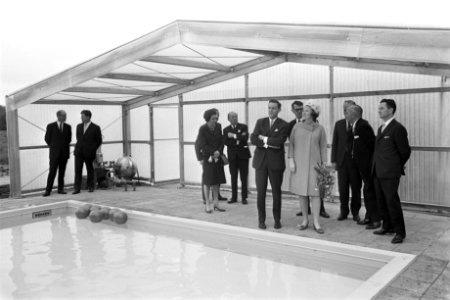 Prinses Beatrix in Drenthe opende vakantiecentrum prins Willem Alexander in Rode, Bestanddeelnr 921-3339