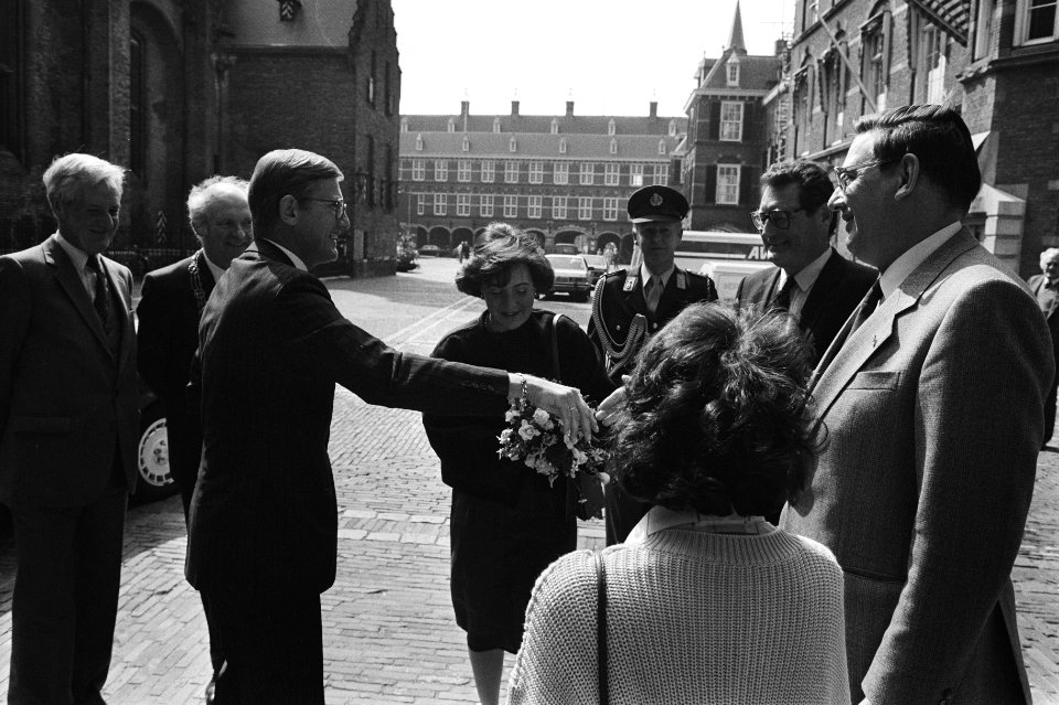 Prinses Margriet en mr. Pieter van Vollenhoven wonen herdenking bij van 175-jari, Bestanddeelnr 933-3017