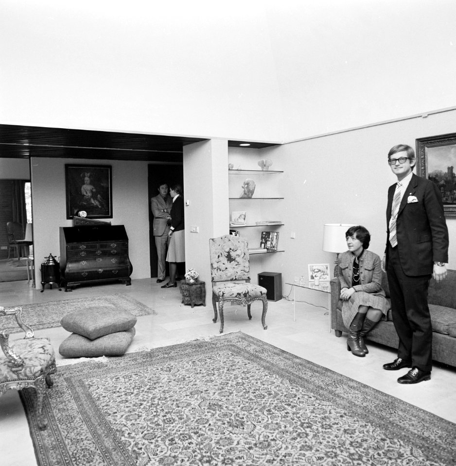 Prinses Margriet en mr Pieter van Vollenhoven in nieuw huis in Apeldoorn inter, Bestanddeelnr 928-2266