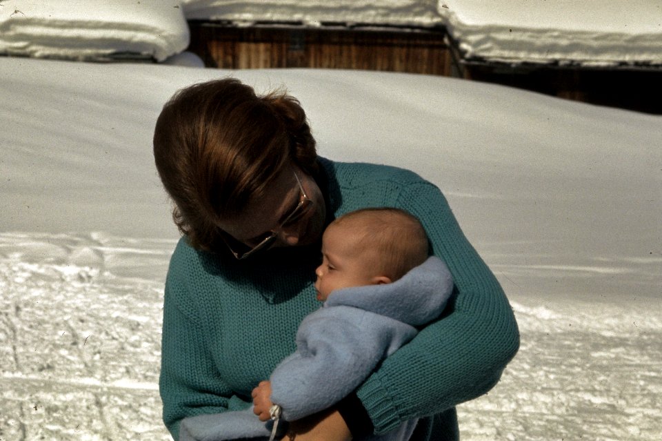 Prinses Beatrix , Prins Claus en kinderen voor wintersport in Lech, Bestanddeelnr 254-8769