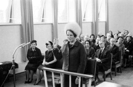 Prinses Irene voor Utrechtse rechtbank om eed als vertal Spaans af te leggen, Pr, Bestanddeelnr 915-9180