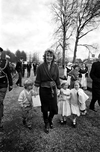 Prinses Irene met haar kinderen Maria Carolina (rechts) en Jaime en Margarita (r, Bestanddeelnr 930-2409