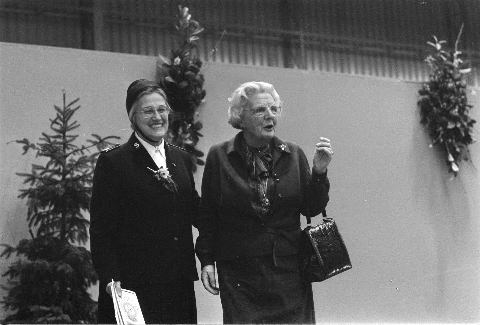 Prinses Juliana bij bijeenkomst Leger des Heils in Hilversum Prinses Juliana wo, Bestanddeelnr 932-9319