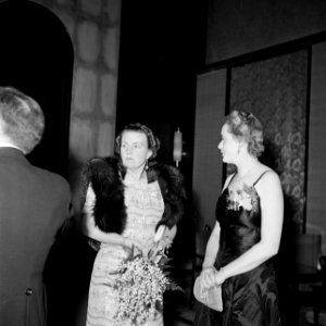 Prinses Juliana met mevrouw Simonds, Bestanddeelnr 255-8071