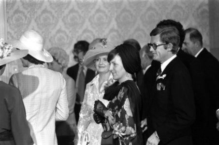 Prinses Margriet en Pieter van Vollenhove bij de sluiting van het burgerlijk huw, Bestanddeelnr 928-0203