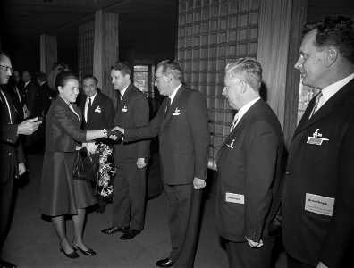 Prinses Margriet en Pieter, NOVA-filmfestival te Apeldoorn bijgewoond, Bestanddeelnr 921-8413