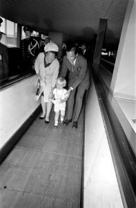 Prinses Beatrix, Prins Claus en Prins Alexander op de rolbaan, Bestanddeelnr 922-6748