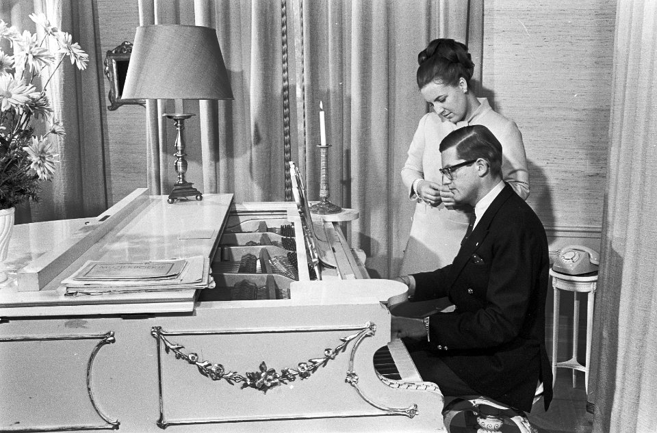 Prinses Margriet en Piet van Vollenhoven op het Loo te Apeldoorn. Nummer 11, Bestanddeelnr 920-8621