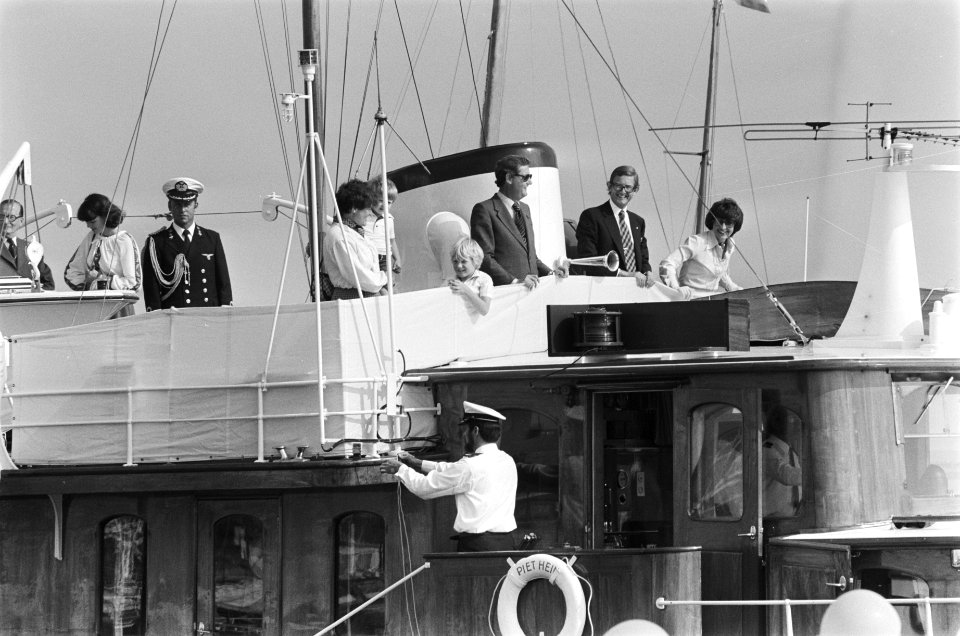 Prinses Margriet en gezin bij opening nieuwe jachthaven Scharrendijke (Zeeland), Bestanddeelnr 929-8526